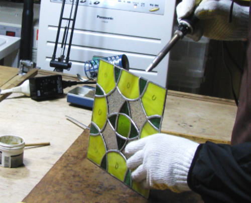 ステンドグラス教室で作る趣味の作品