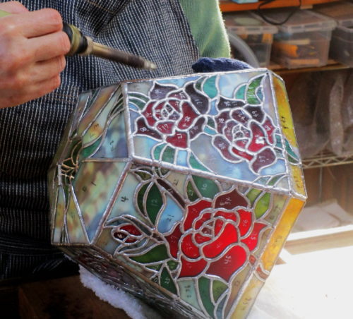 千葉県勝浦 趣味を楽しむ 薔薇のランプ作り